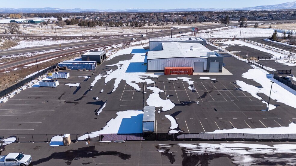 More Photos Of 2475 NW Canal Blvd, Redmond Flex For Lease