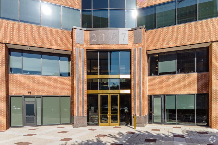 More Photos Of 2111 Wilson Blvd, Arlington Unknown For Lease