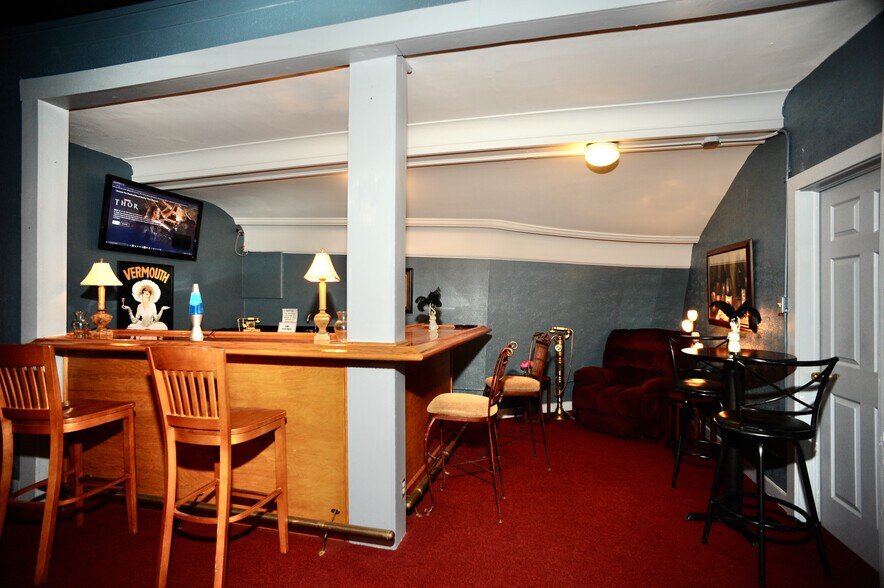 More Photos Of 424 W Main St, Denison Storefront Retail Office For Sale