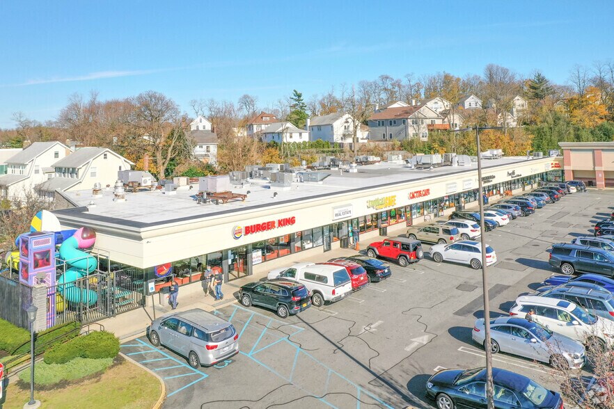 Primary Photo Of 65 Shore Rd, Port Washington Unknown For Lease