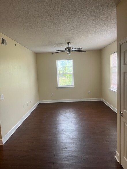 More Photos Of 500 Mendel Ave, Thomson Apartments For Sale