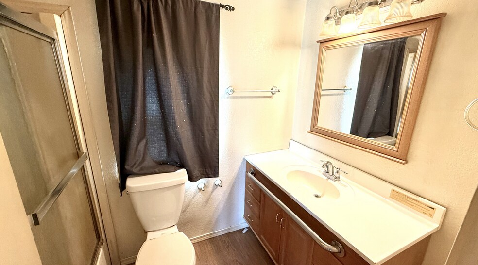More Photos Of 1310 County 145 rd, Midland Flex For Sale