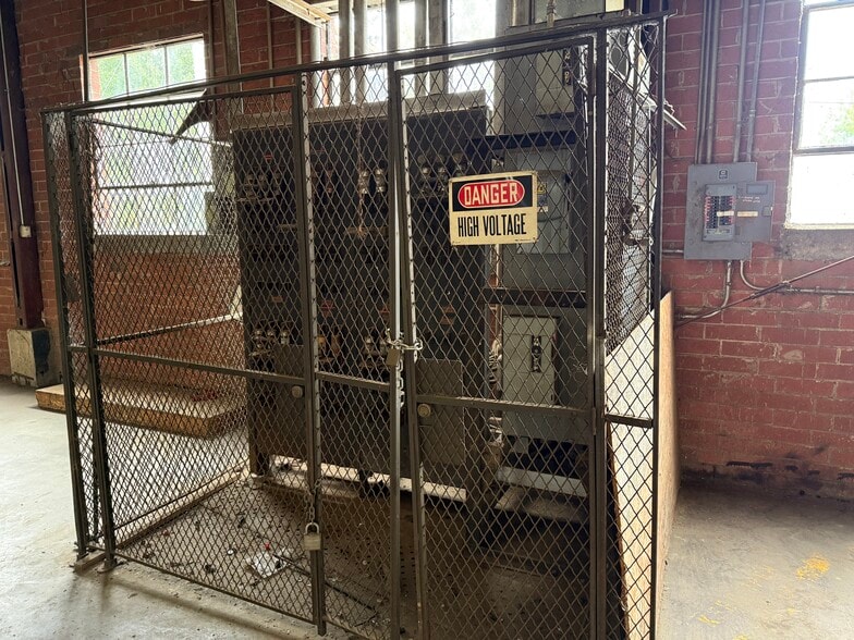 More Photos Of 200 E Market Center Dr, High Point Warehouse For Lease