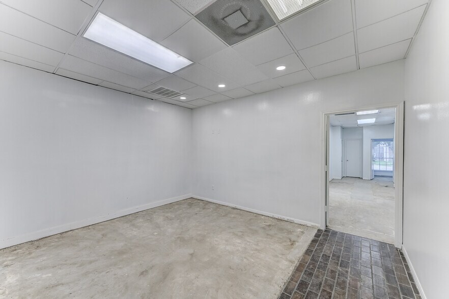 More Photos Of 14721 Pebble Bend Dr, Houston Medical For Lease
