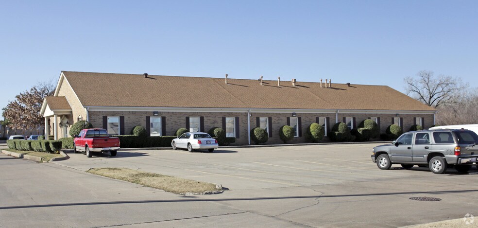 More Photos Of 4401-4405 NW 4th St, Oklahoma City Medical For Lease