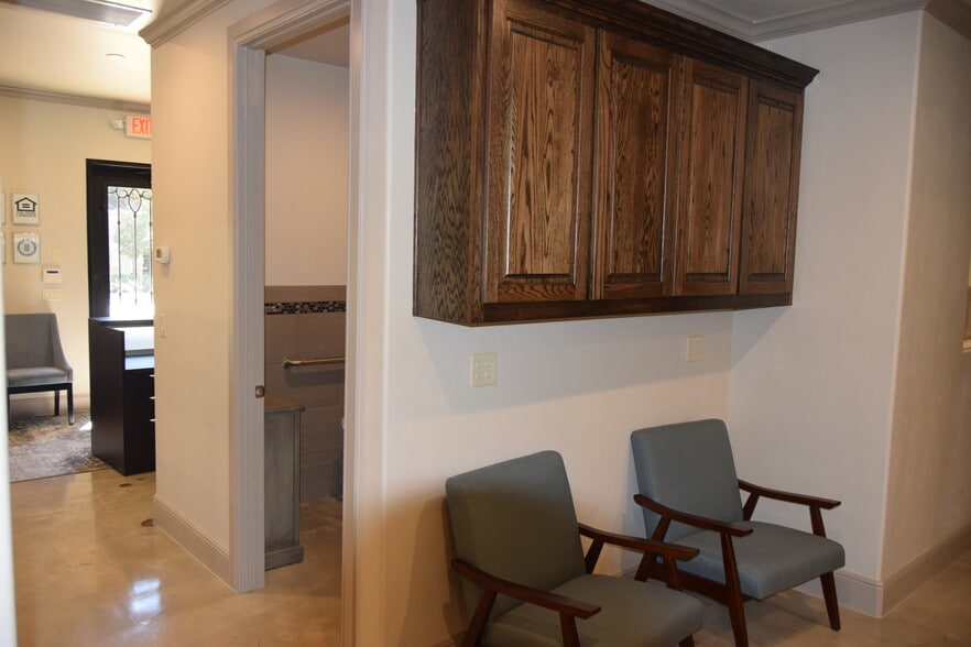 More Photos Of 414 N Main St, Grapevine Loft Creative Space For Lease