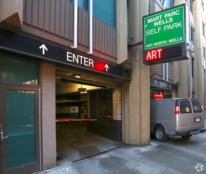 More Photos Of 159 W Kinzie St, Chicago Storefront For Sale