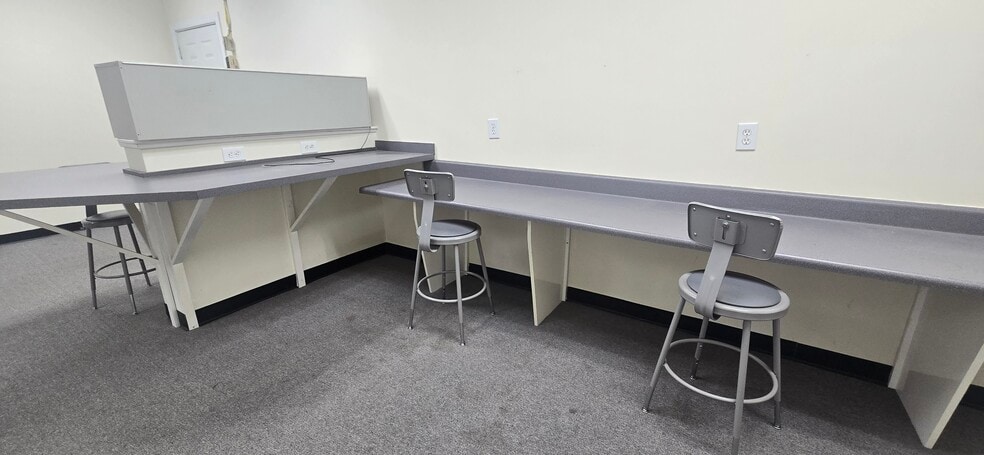 More Photos Of 100 Governors Trace, Fayetteville Office For Lease