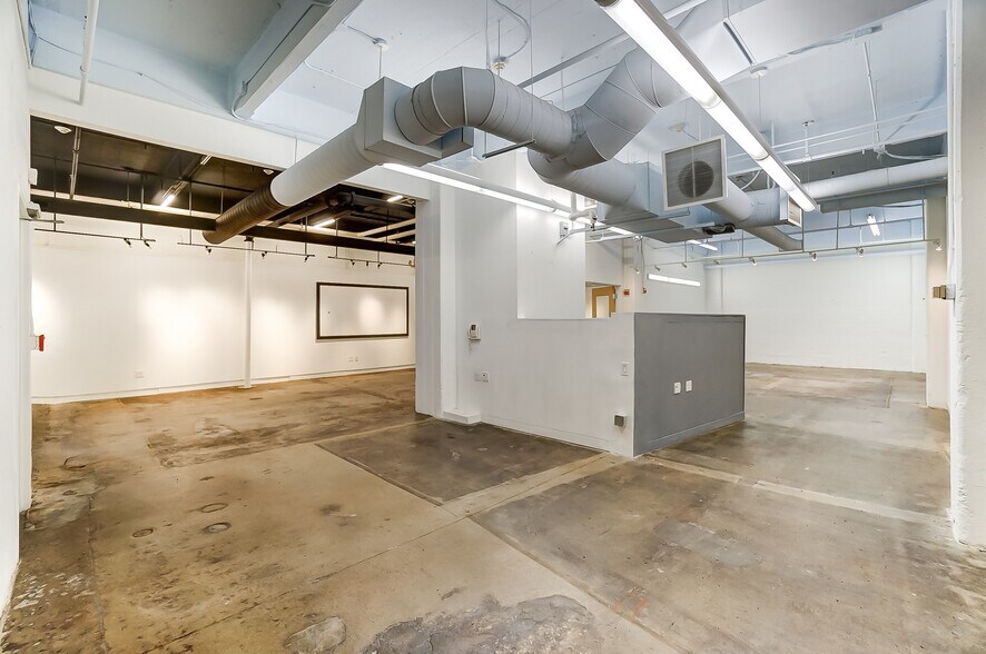 More Photos Of 20 E Central Pky, Cincinnati Office Residential For Lease