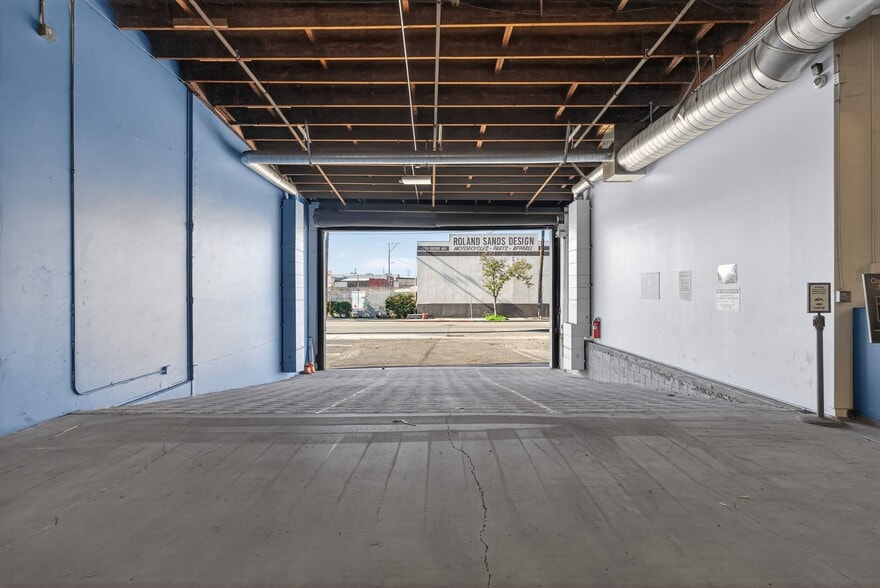 More Photos Of 1322-1326 Obispo Ave, Long Beach Warehouse For Lease