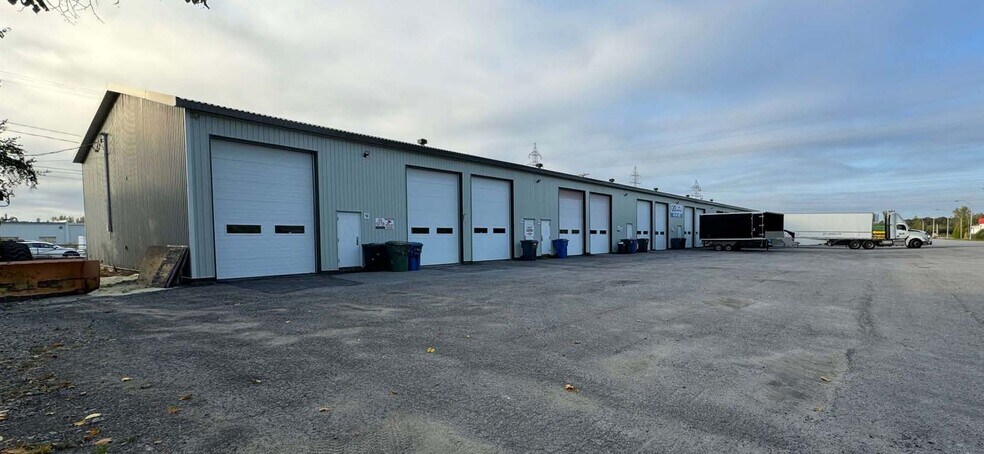 More Photos Of 855 Boul Joseph-Arthur, Joliette Service For Sale