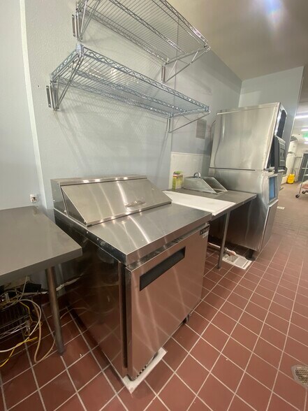 More Photos Of 1725 Spruce St, Riverside Restaurant For Lease