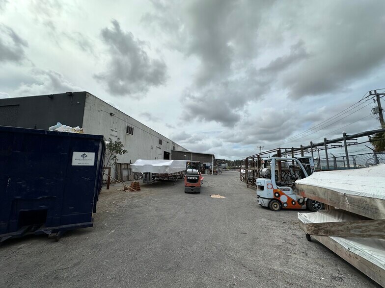 More Photos Of 4705 NW 132nd St, Miami Warehouse For Lease