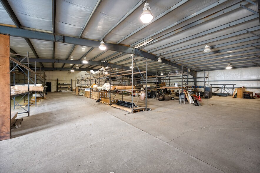 More Photos Of 10462 Hwy 165 S, Forest Hill Warehouse For Sale
