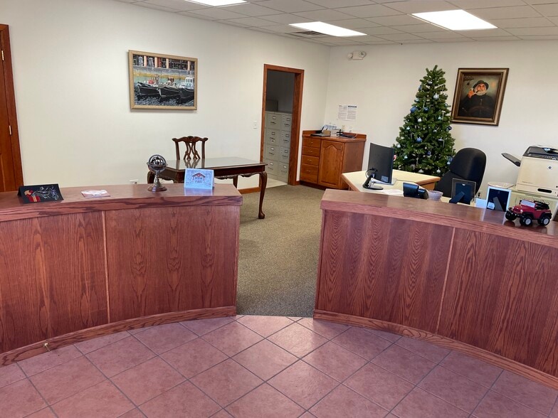 More Photos Of 219 & 303 W Chase st, Springfield Light Distribution For Lease