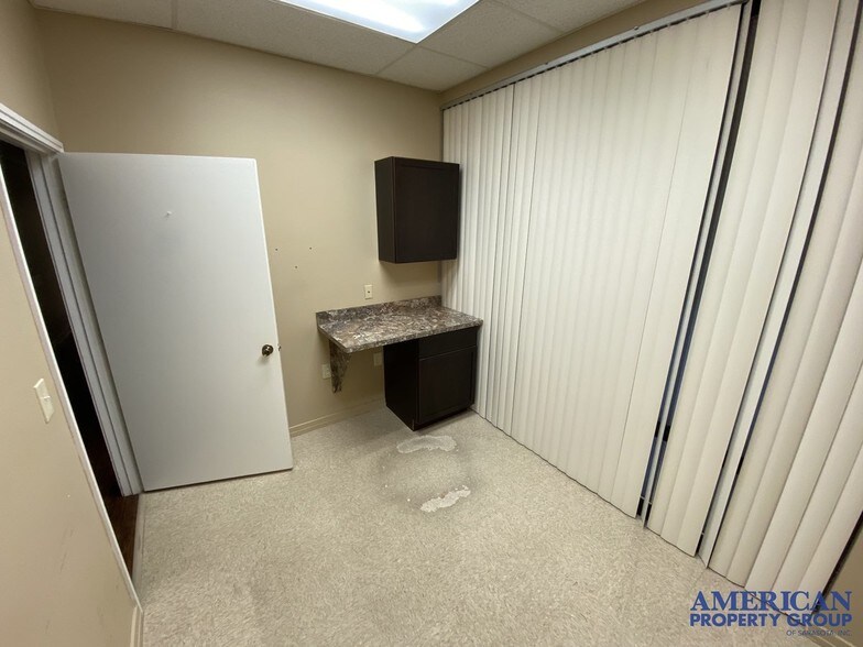 Primary Photo Of 3920 Bee Ridge Rd, Sarasota Medical For Sale