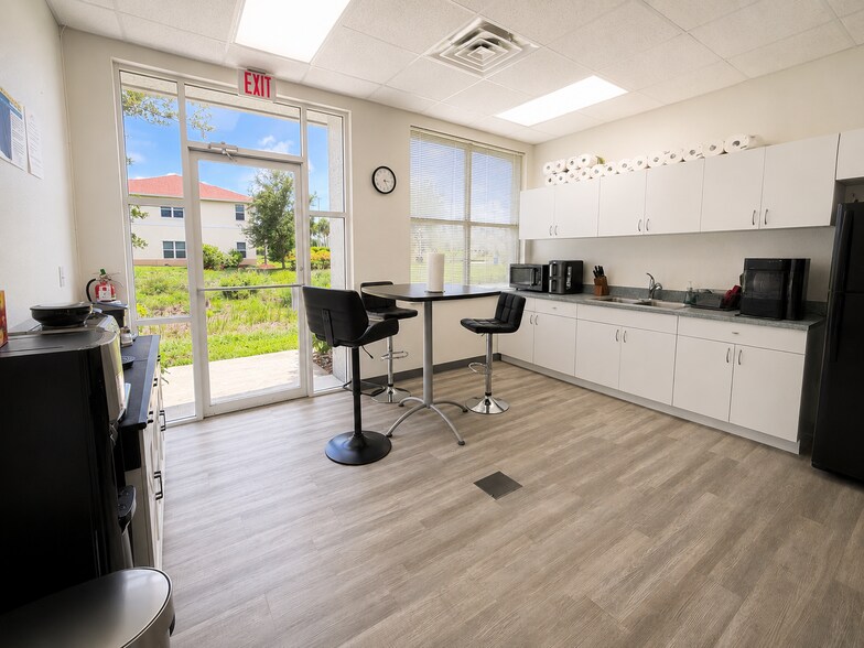 More Photos Of 6150 Diamond Centre Ct, Fort Myers Medical For Sale