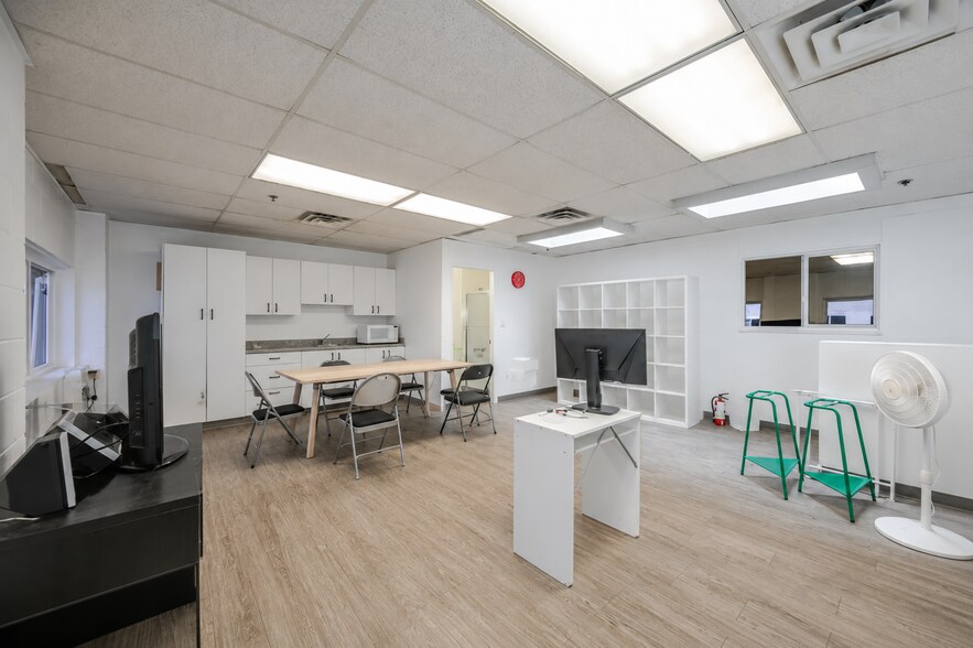 More Photos Of 8207 Swenson Way S, Delta Warehouse For Sale