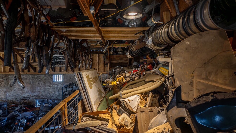 More Photos Of 105 E Couch St, Alton General Retail For Sale