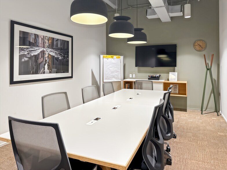 More Photos Of 413-435 W 14th St, New York Coworking Space