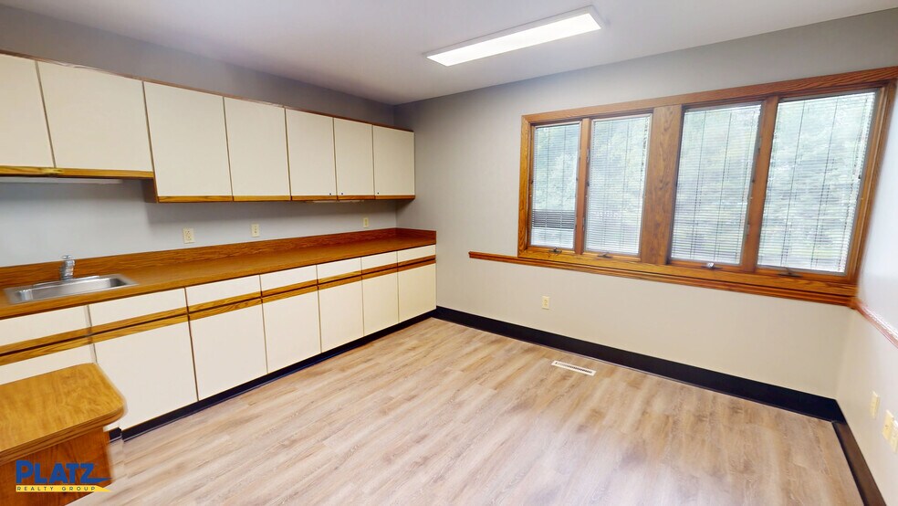 More Photos Of 321 Niles Cortland Rd NE, Warren Medical For Lease