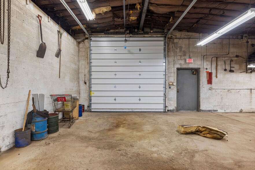 More Photos Of 1041 Niagara Ave, Niagara Falls Contractor Storage Yard For Sale