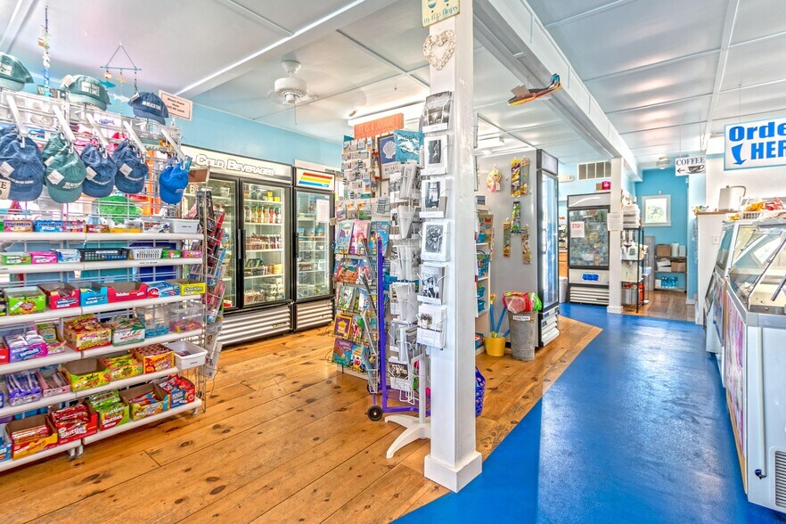 More Photos Of 35 Nehantic Dr, Niantic Storefront Retail Residential For Sale