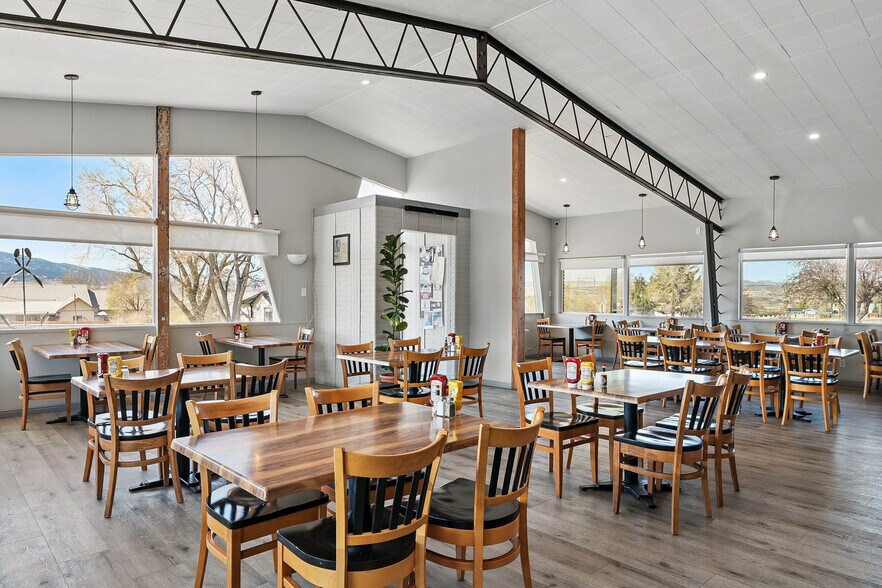 More Photos Of 91 E Main St, Bicknell Hotel For Sale