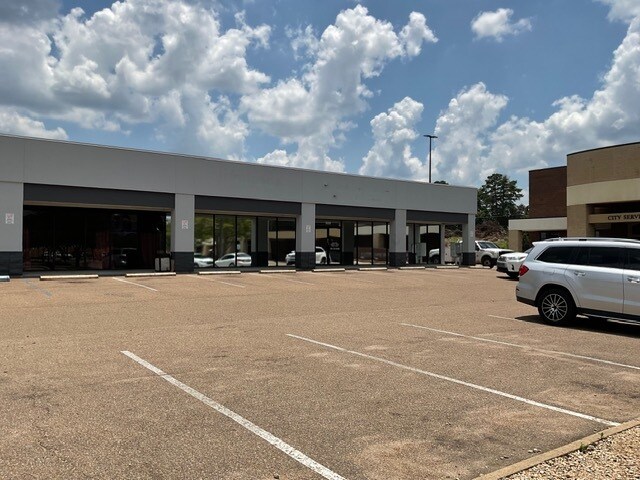 More Photos Of 912 Municipal Dr, Brandon Storefront For Lease