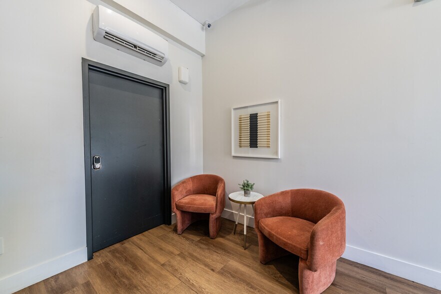 More Photos Of 1405 S Flores St, San Antonio Storefront Retail Residential For Sale