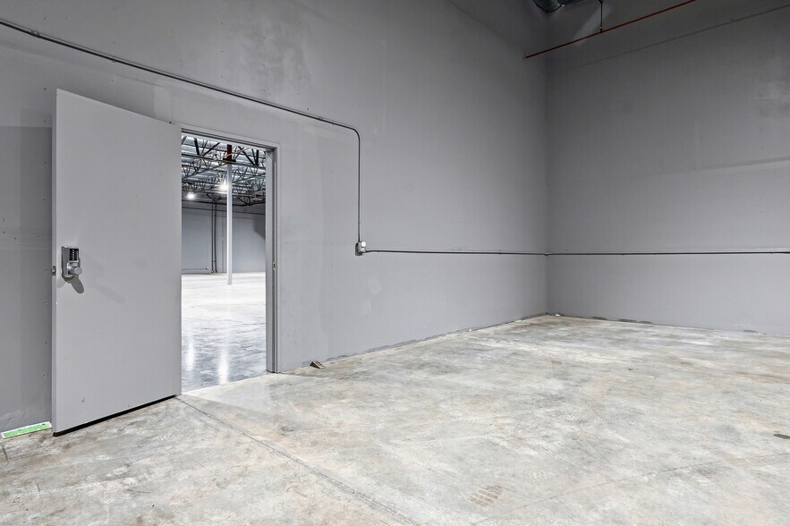 More Photos Of 2701 Crimson Canyon Dr, Las Vegas Light Manufacturing For Sale