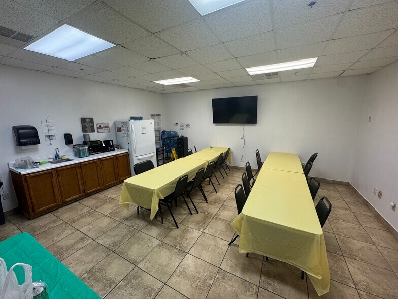 More Photos Of 5713 Springfield Ave, Laredo Office For Lease
