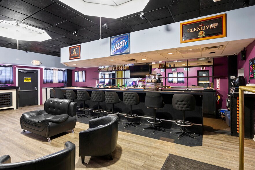 More Photos Of 1118 Broadway, Albany Bar For Sale