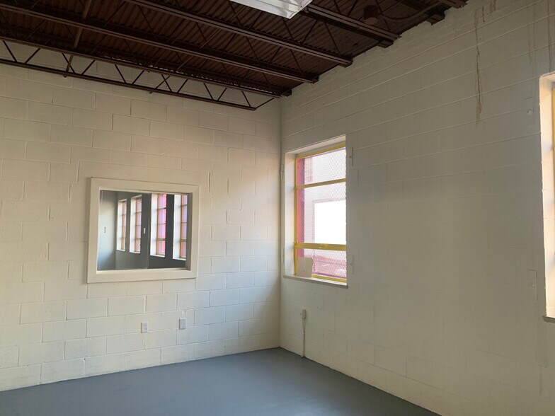 More Photos Of 5810-5814 Seminary Rd, Alexandria Freestanding For Lease