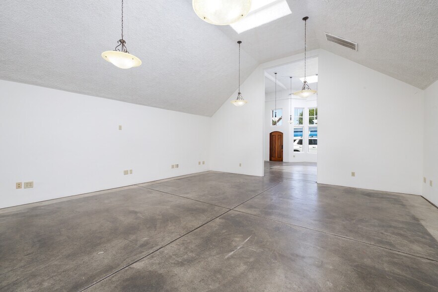 More Photos Of 132-134 Matheson St, Healdsburg Storefront For Sale