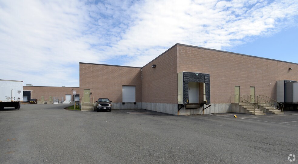 More Photos Of 1376 W Central St, Franklin Light Manufacturing For Lease