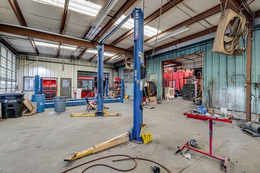 More Photos Of 1914 Cypress St, West Monroe Service For Sale