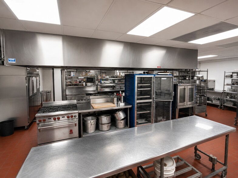 More Photos Of 2525 Highlander Pl, Iowa City Hotel For Lease