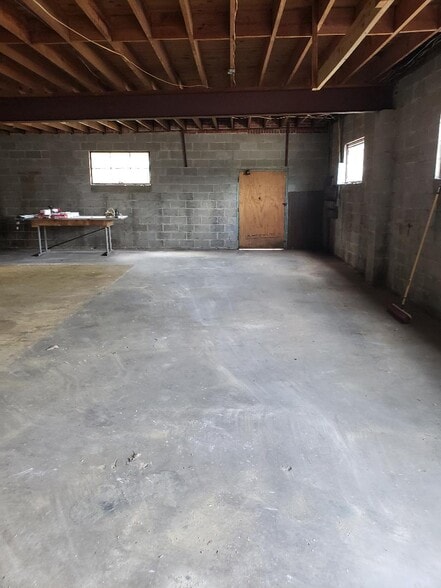 More Photos Of 626 W Carolina Ave, Hartsville Showroom For Sale