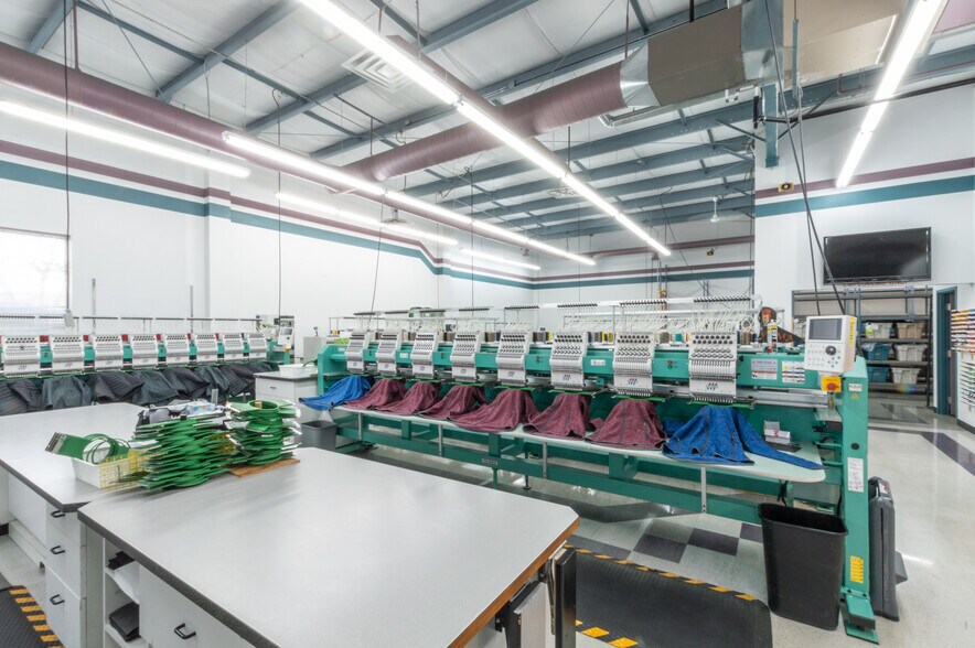 More Photos Of 4602 50 St, Stettler Light Manufacturing For Sale