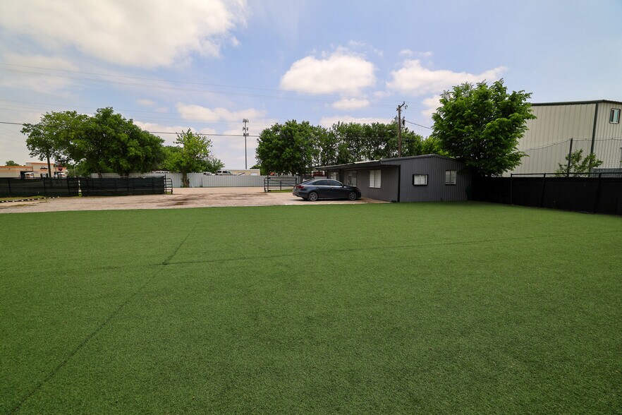 More Photos Of 415 Topeka Ave, Justin Industrial For Sale