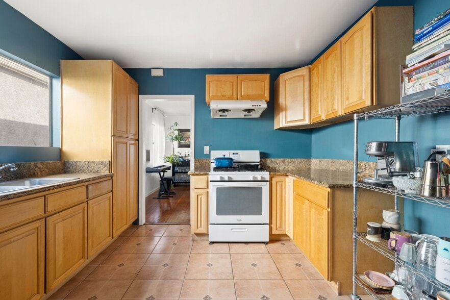 More Photos Of 2243 India St, Los Angeles Multifamily For Sale