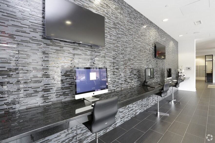 More Photos Of 1720 Central St, Evanston Apartments For Lease