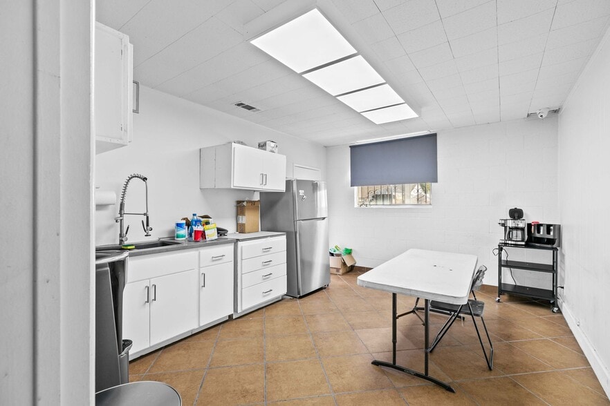 More Photos Of 7400 San Fernando Rd, Sun Valley Warehouse For Sale