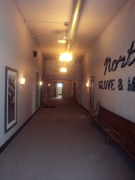 More Photos Of 1263 Main St, Green Bay Office For Lease