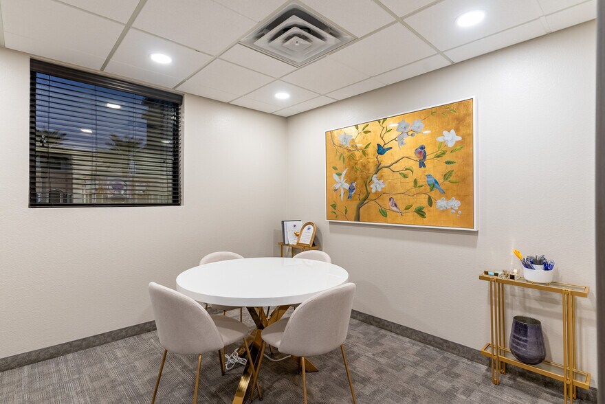 More Photos Of 810 S Casino Center Blvd, Las Vegas Office For Lease