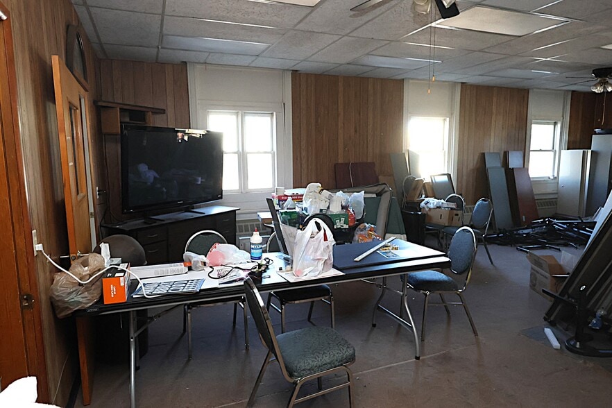 More Photos Of 220 Main St E, Ashland Office For Sale