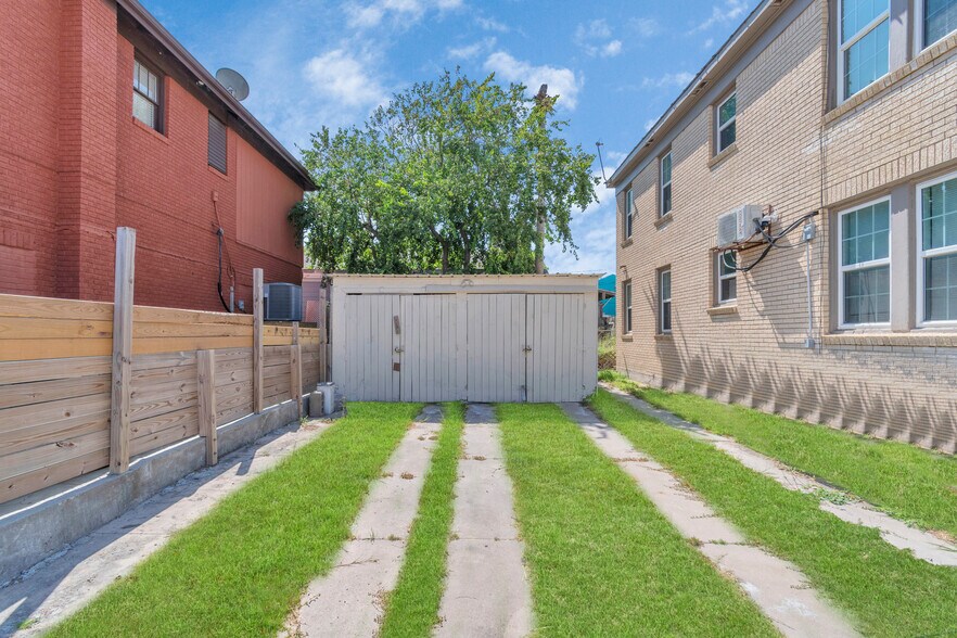 More Photos Of 915 8th St, Galveston Apartments For Sale