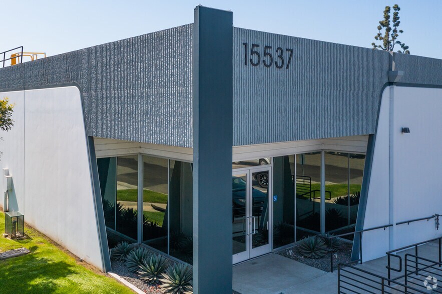 More Photos Of 15529-15537 S Blackburn Ave, Norwalk Warehouse For Lease