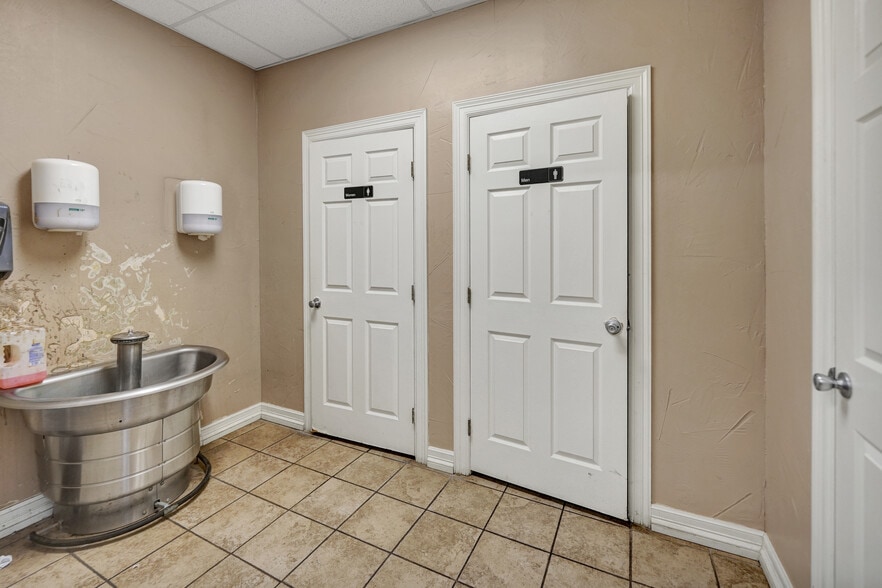 More Photos Of 2010/2015 44th St, Odessa Industrial For Sale